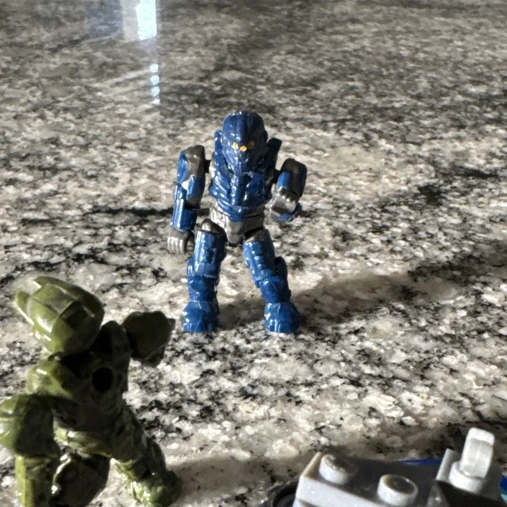 Halo Mega Bloks UNSC Siege Bike 97116 Master Chief And Blue Spartan